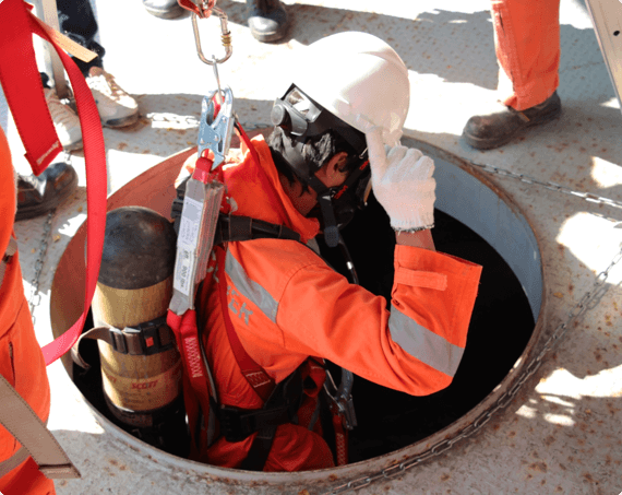 Confined Space Training img 1 (1) a worker with a harness is lowered into a confined space