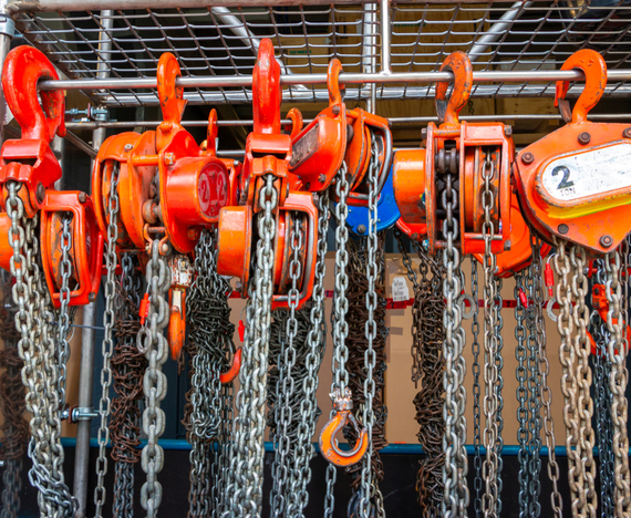 Hoisting & Rigging metal chains in line for hoisting & rigging