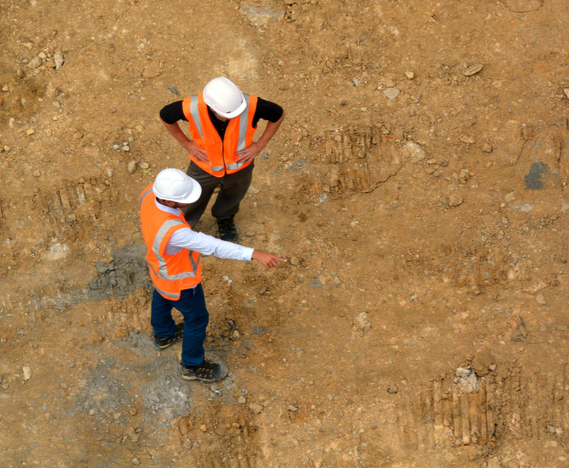 supervisor gives safety directions on site