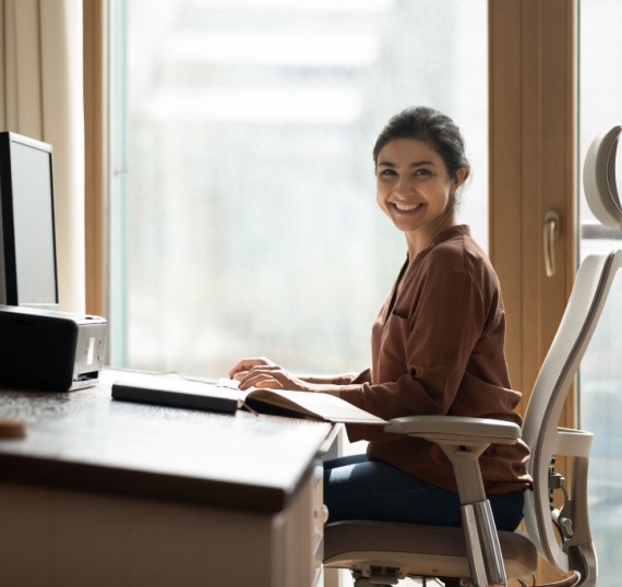 happy employee with a proper ergonomic office setup